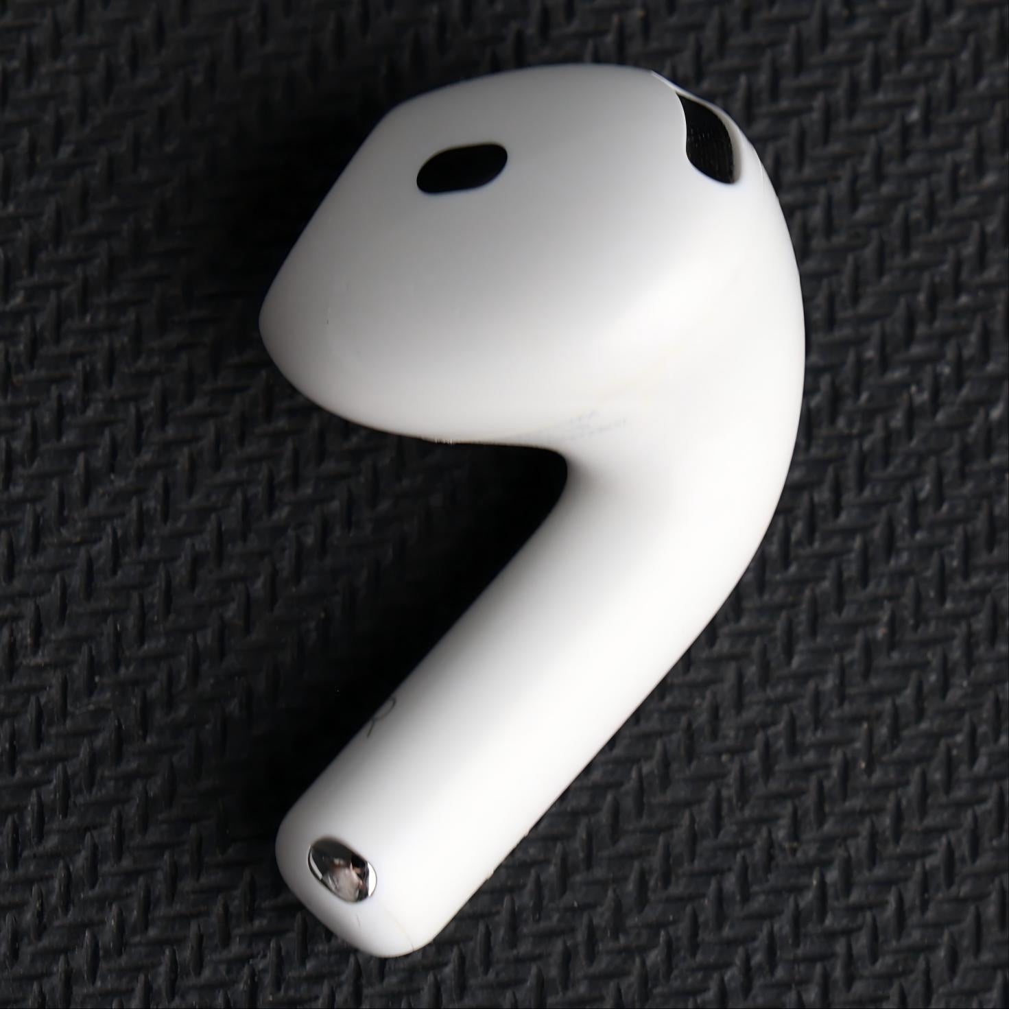 Original Used AirPods 4 Right Earbud Replacement – Genuine OEM A3050 A3053 A3054 Right Side Only for A3058 Case, Not for ANC Version, 1-Year Warranty