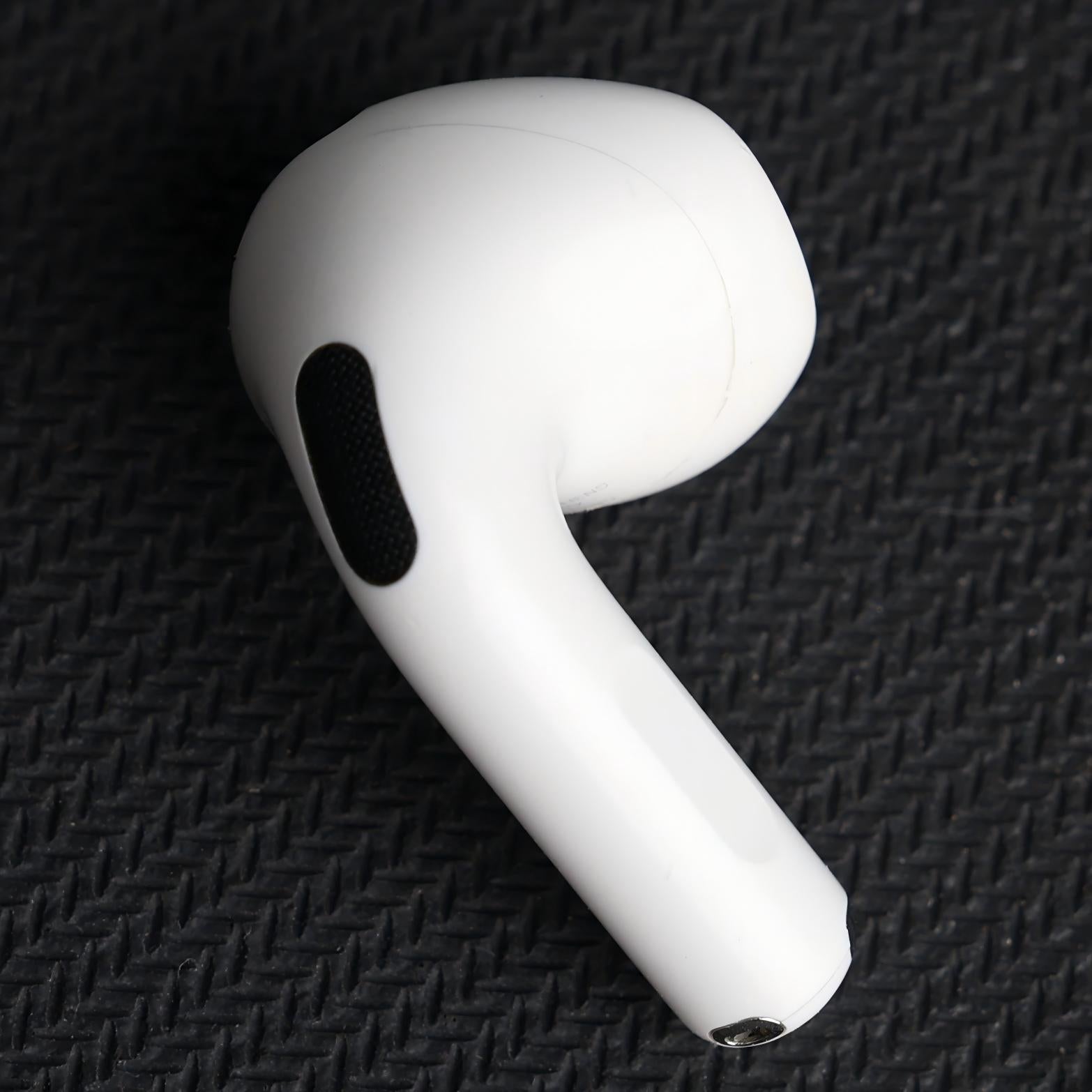 Original Used AirPods 4 Right Earbud Replacement – Genuine OEM A3050 A3053 A3054 Right Side Only for A3058 Case, Not for ANC Version, 1-Year Warranty
