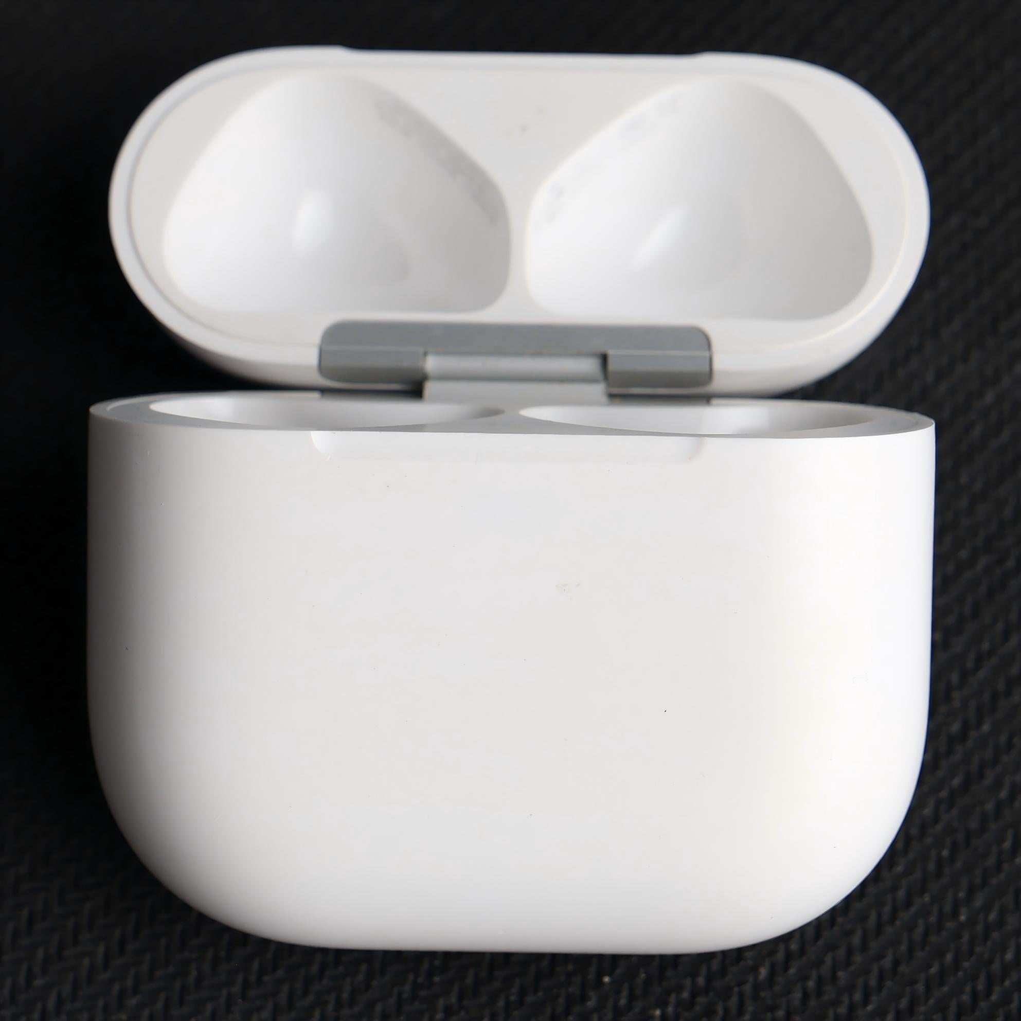 Original Used AirPods 4 A3058 Charging Case Replacement – Genuine OEM Case Only for A3050 A3053 A3054 Earbuds, Not for ANC Version, 1-Year Warranty