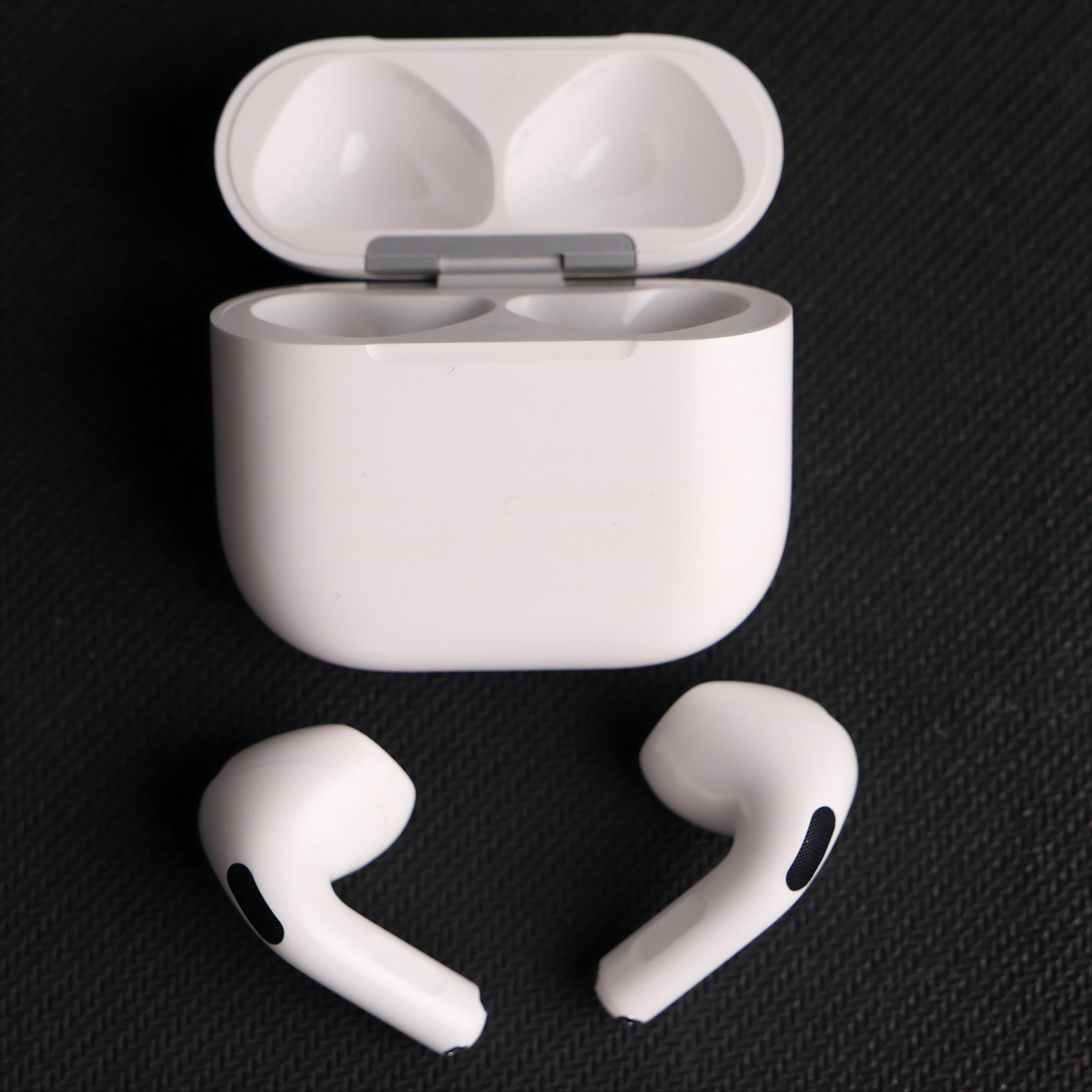 Original Used AirPods 4 A3058 Charging Case Replacement – Genuine OEM Case Only for A3050 A3053 A3054 Earbuds, Not for ANC Version, 1-Year Warranty