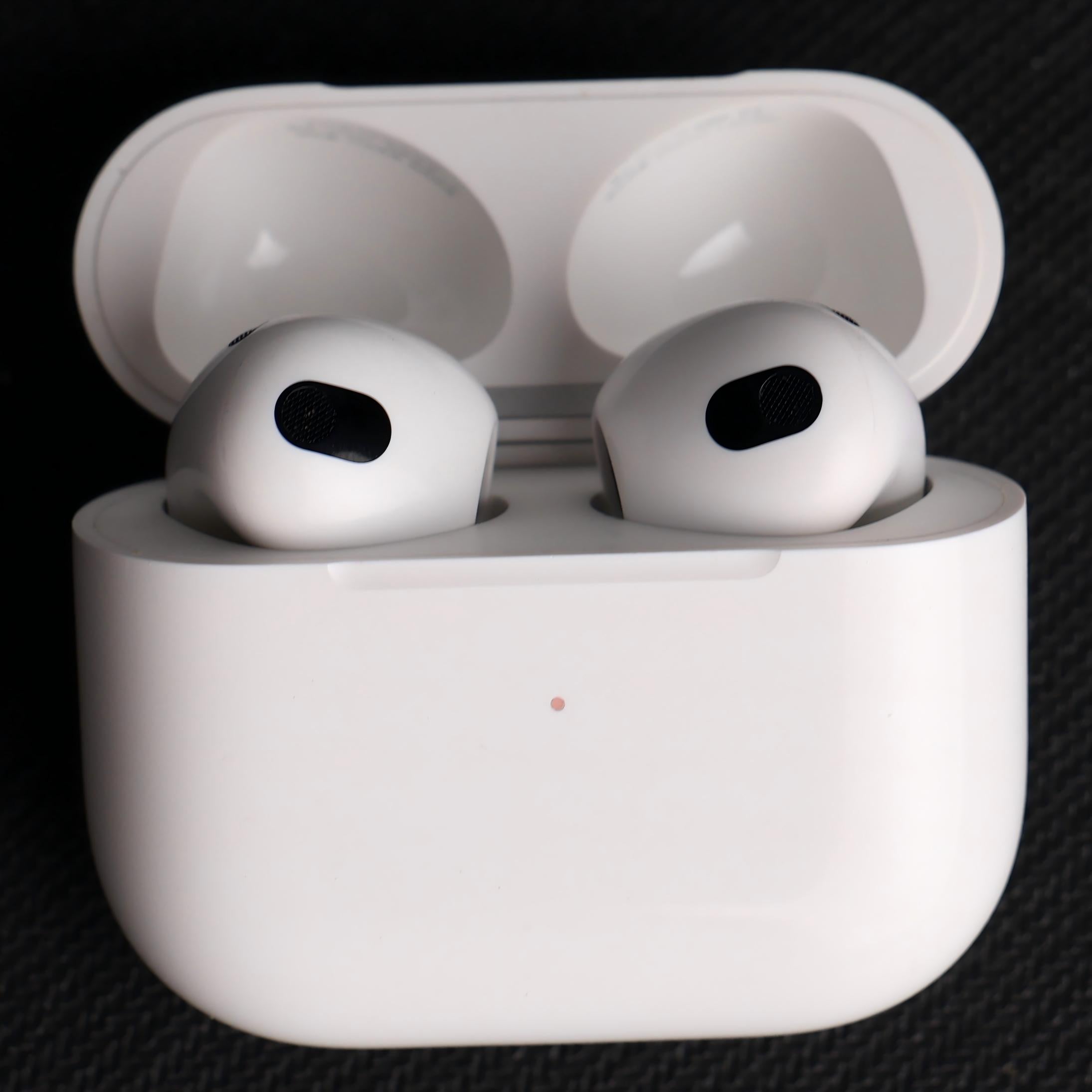 Original Used AirPods 3 Charging Case Replacement – Genuine OEM A2897 A2566 Case Only for A2564 A2565 Earbuds, 1-Year Warranty