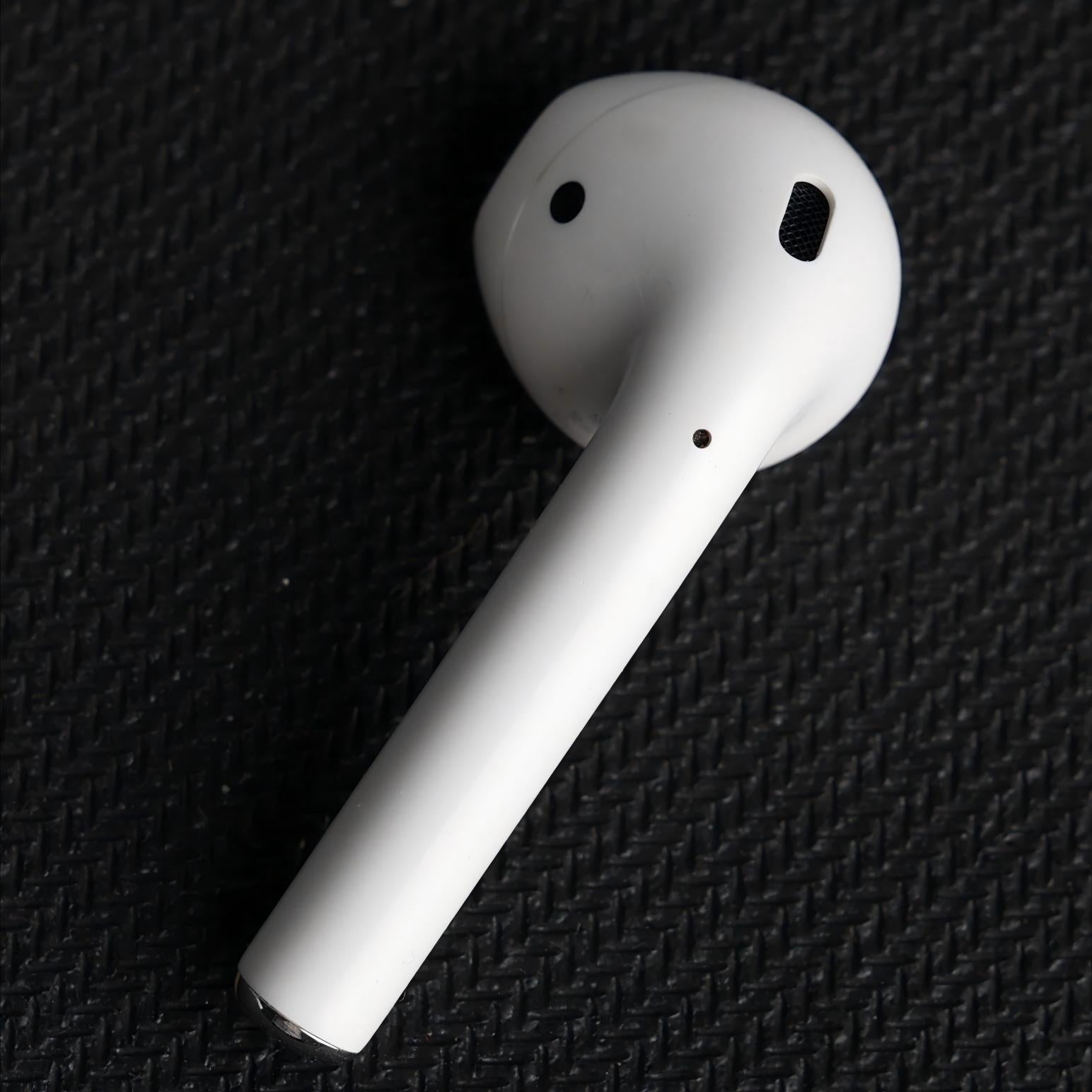 AirPods 2 Left Earbud Replacement – OEM A2031 | AirPods Replacement