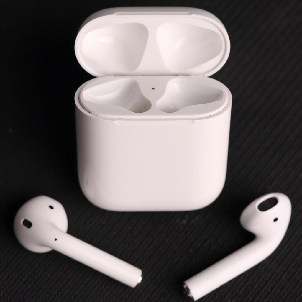 Original Used AirPods 2 Right Earbud Replacement – Genuine OEM A2032 Right Side Only for A1938 A1602 Charging Case, 1-Year Warranty