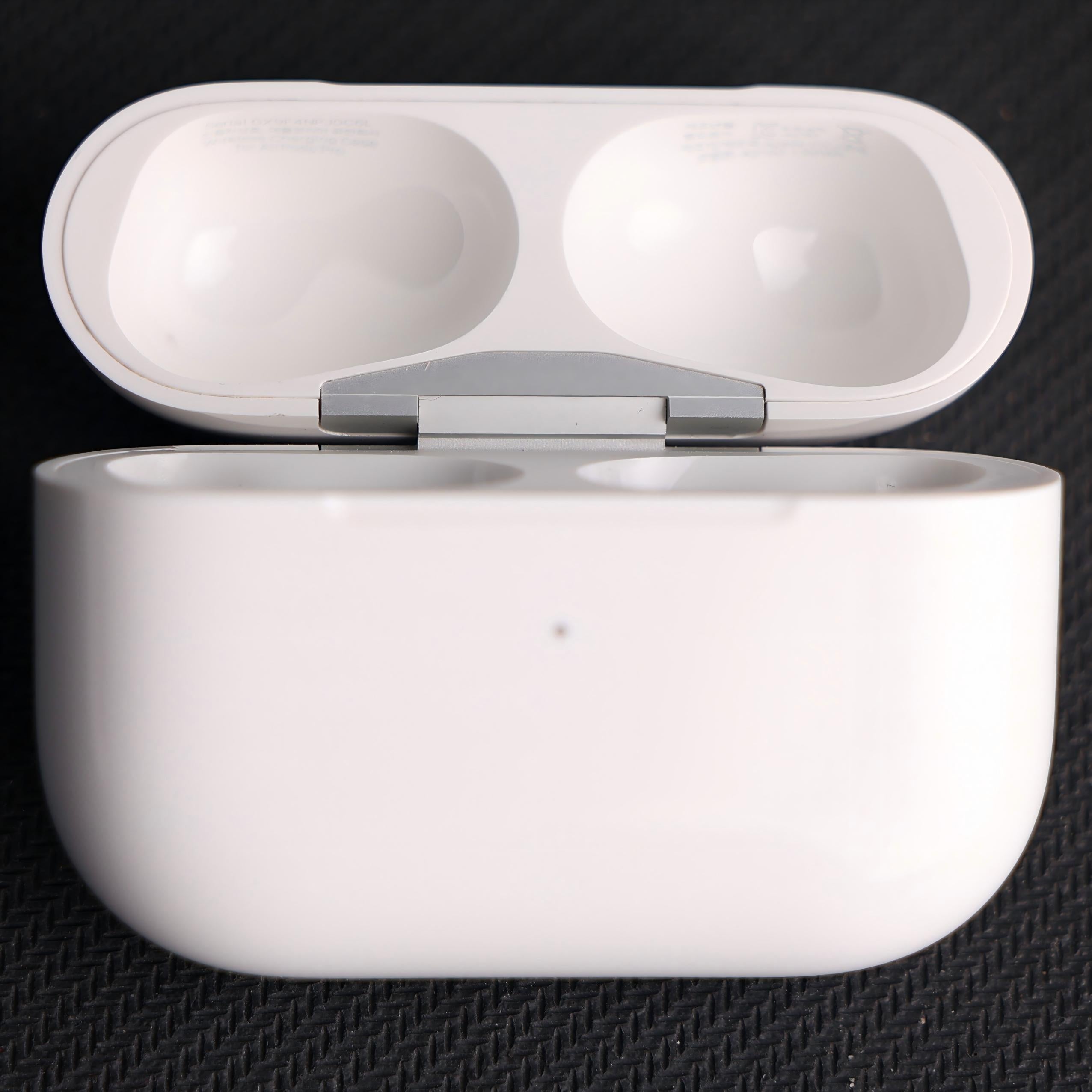 Original Used AirPods Pro 1st Generation A2190 Charging Case Replacement – Genuine OEM Charging Case Only for A2083 A2084 Earbuds