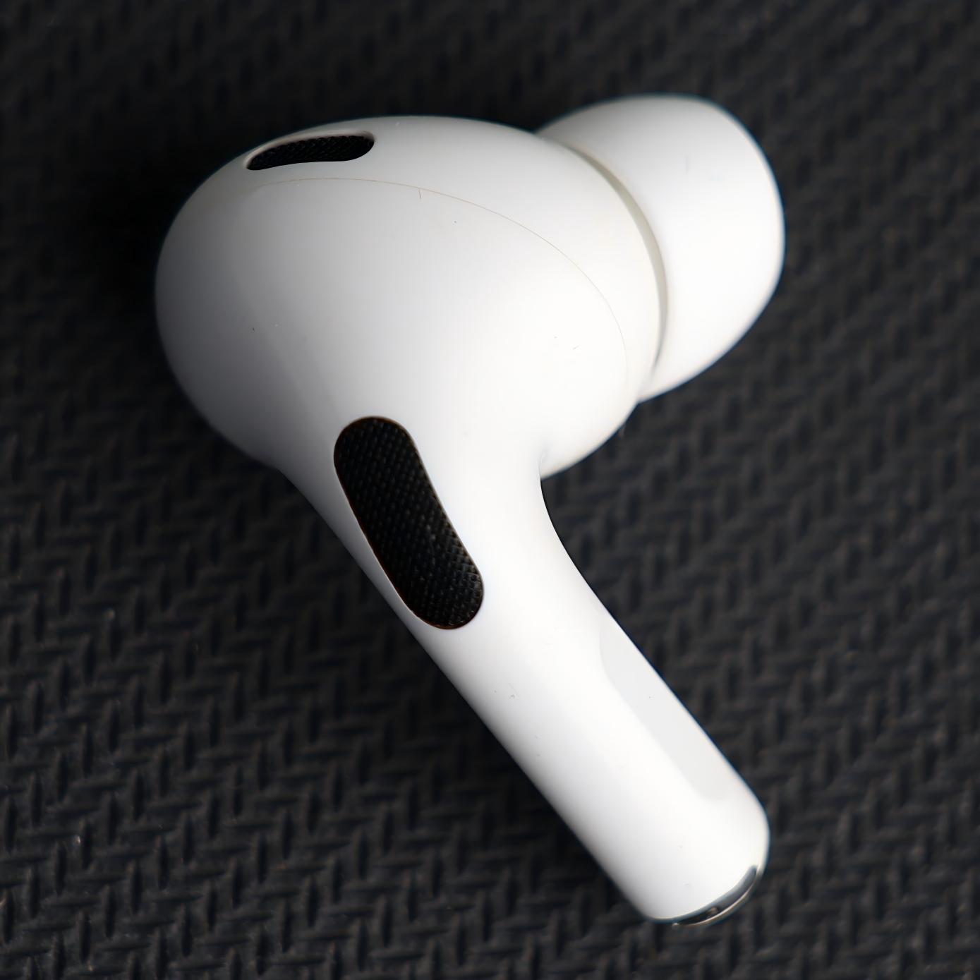 Original Used AirPods Pro 2nd Generation Lightning Right Earbud Replacement – Genuine OEM A2931 A2698 A2699 Right Side Only for A2700 Charging Case