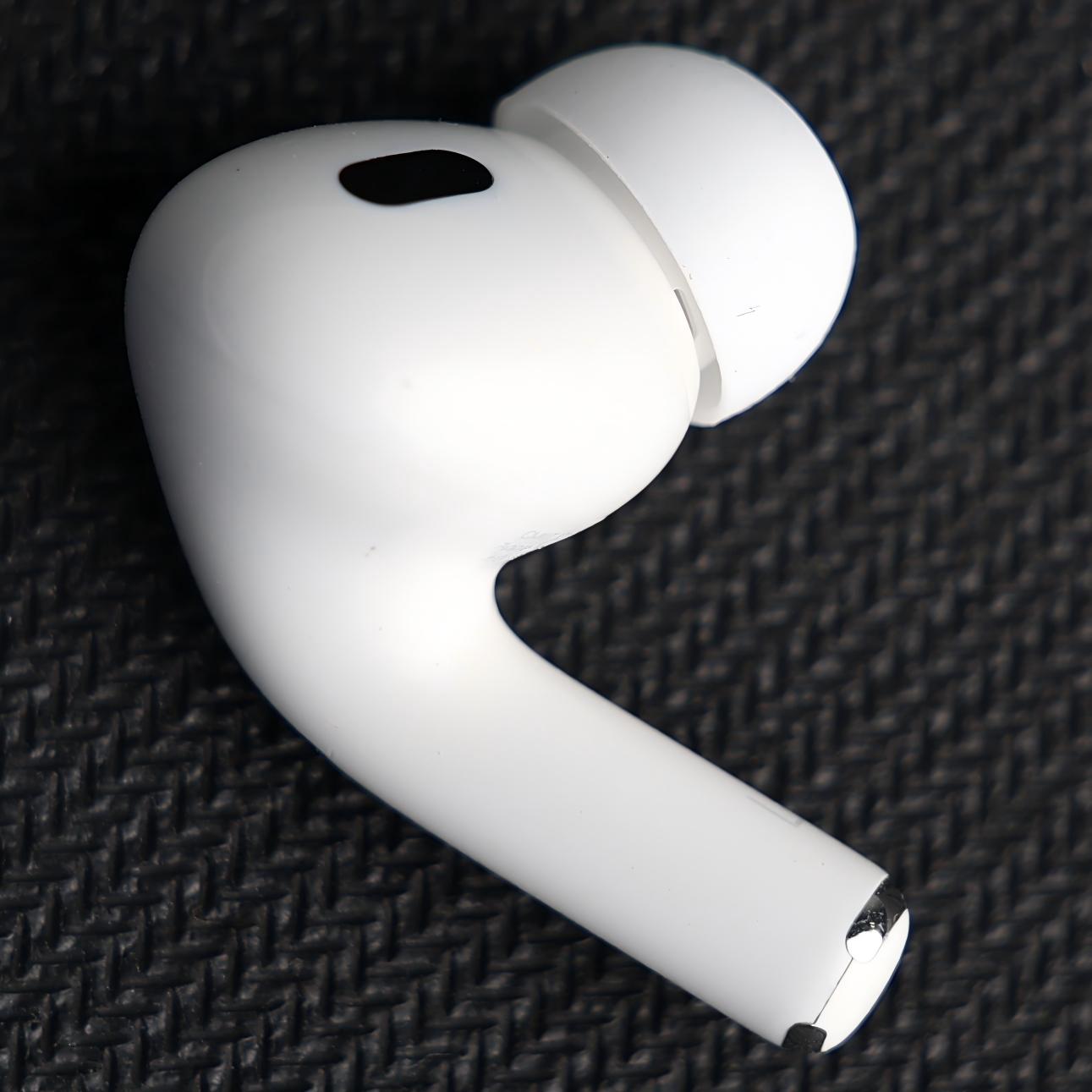 Original Used AirPods Pro 2nd Generation Lightning Left Earbud Replacement – Genuine OEM A2931 A2698 A2699 Left Side Only for A2700 Charging Case