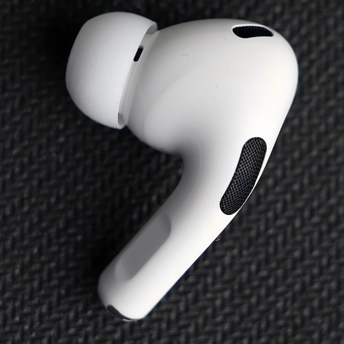 Original Used AirPods Pro 2nd Generation Lightning Left Earbud Replacement – Genuine OEM A2931 A2698 A2699 Left Side Only for A2700 Charging Case