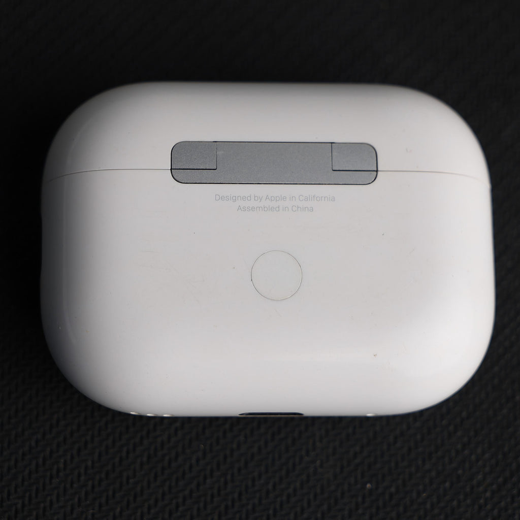 Original Used AirPods Pro 2nd Generation Lightning A2700 Charging Case Replacement – Genuine OEM Charging Case Only for A2931 A2698 A2699 Earbuds