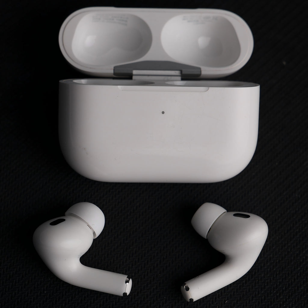 Original Used AirPods Pro 2nd Generation Lightning A2700 Charging Case Replacement – Genuine OEM Charging Case Only for A2931 A2698 A2699 Earbuds