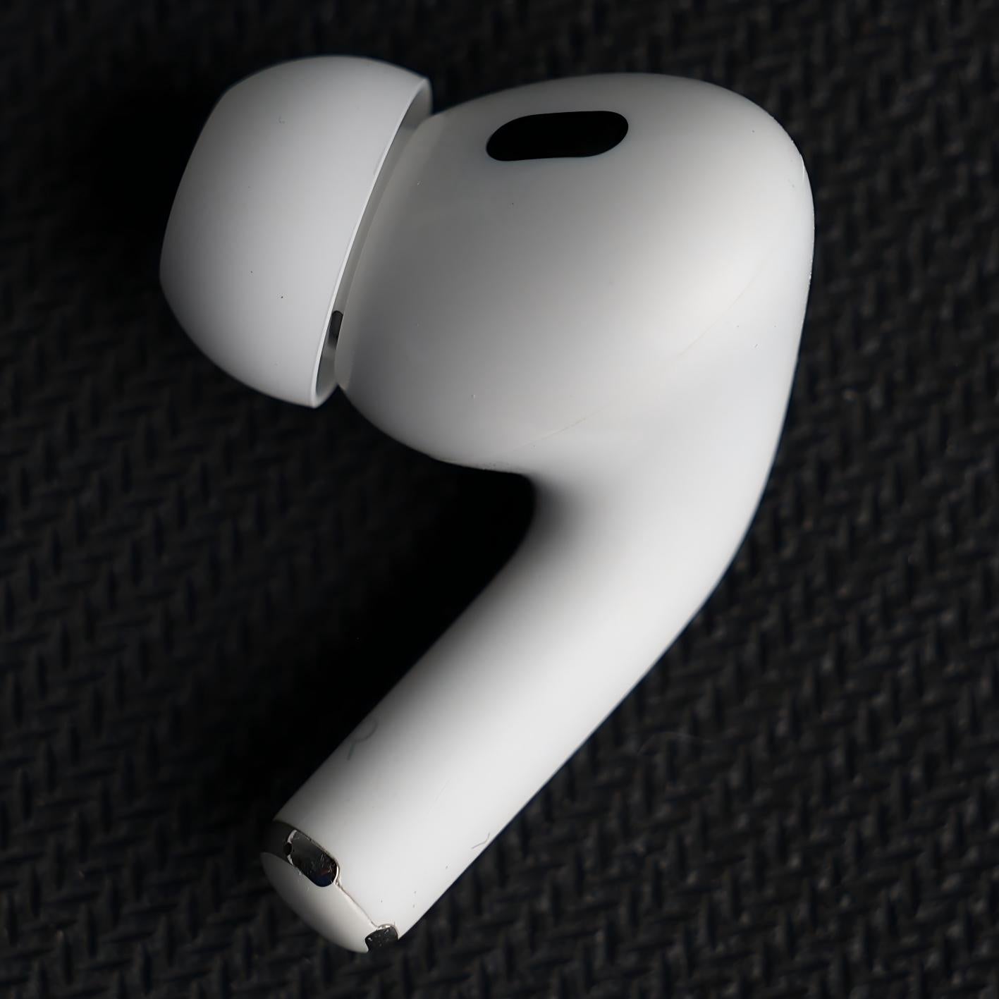 Original Used AirPods Pro 2nd Generation USB-C Right Earbud Replacement – Genuine OEM A3047 A3048 A3049 Right Side Only for A2968 Charging Case