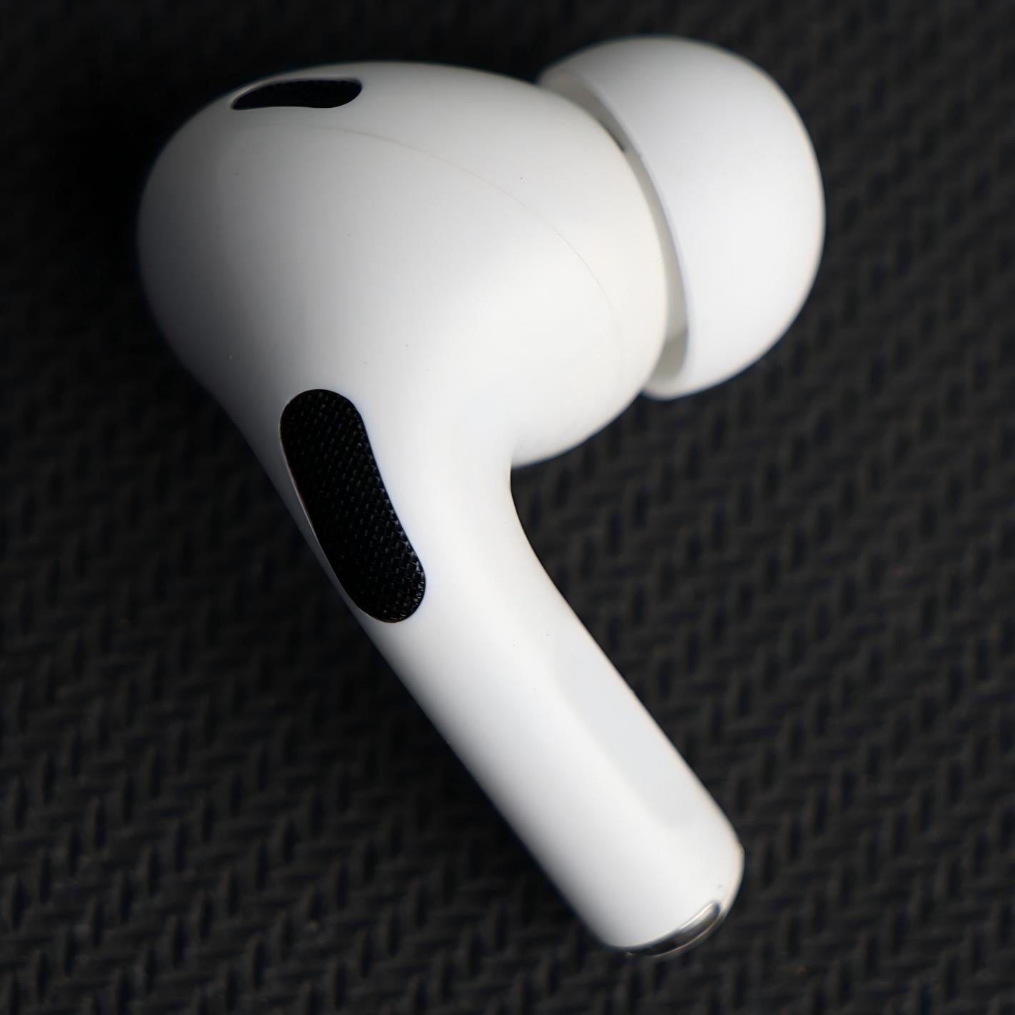 Original Used AirPods Pro 2nd Generation USB-C Right Earbud Replacement – Genuine OEM A3047 A3048 A3049 Right Side Only for A2968 Charging Case