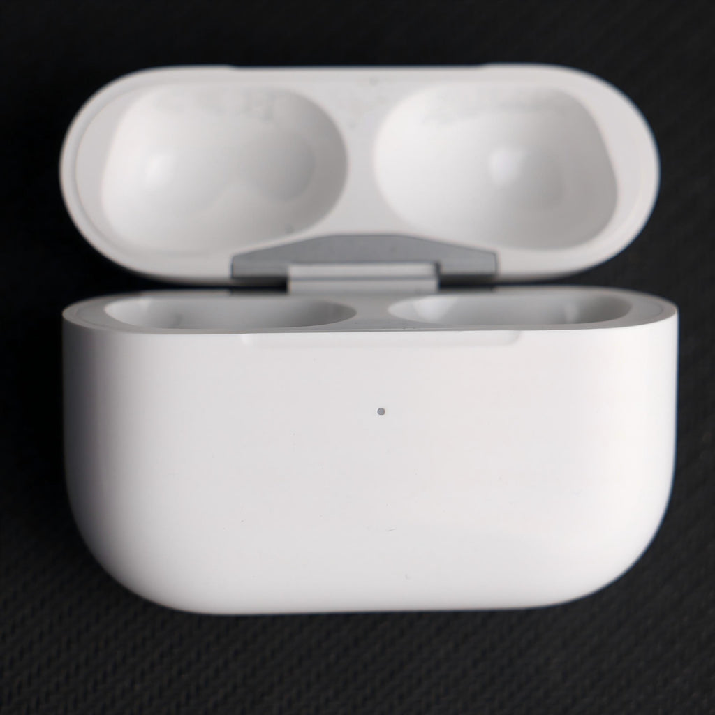 Original Used AirPods Pro 2nd Generation USB-C A2968 Charging Case Replacement – Genuine OEM Charging Case Only for A3047 A3048 A3049 Earbuds