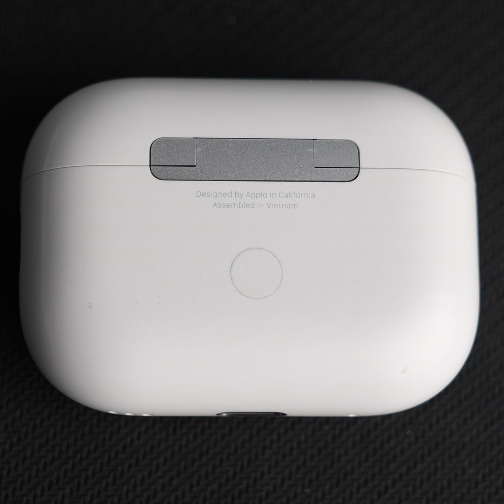 Original Used AirPods Pro 2nd Generation USB-C A2968 Charging Case Replacement – Genuine OEM Charging Case Only for A3047 A3048 A3049 Earbuds