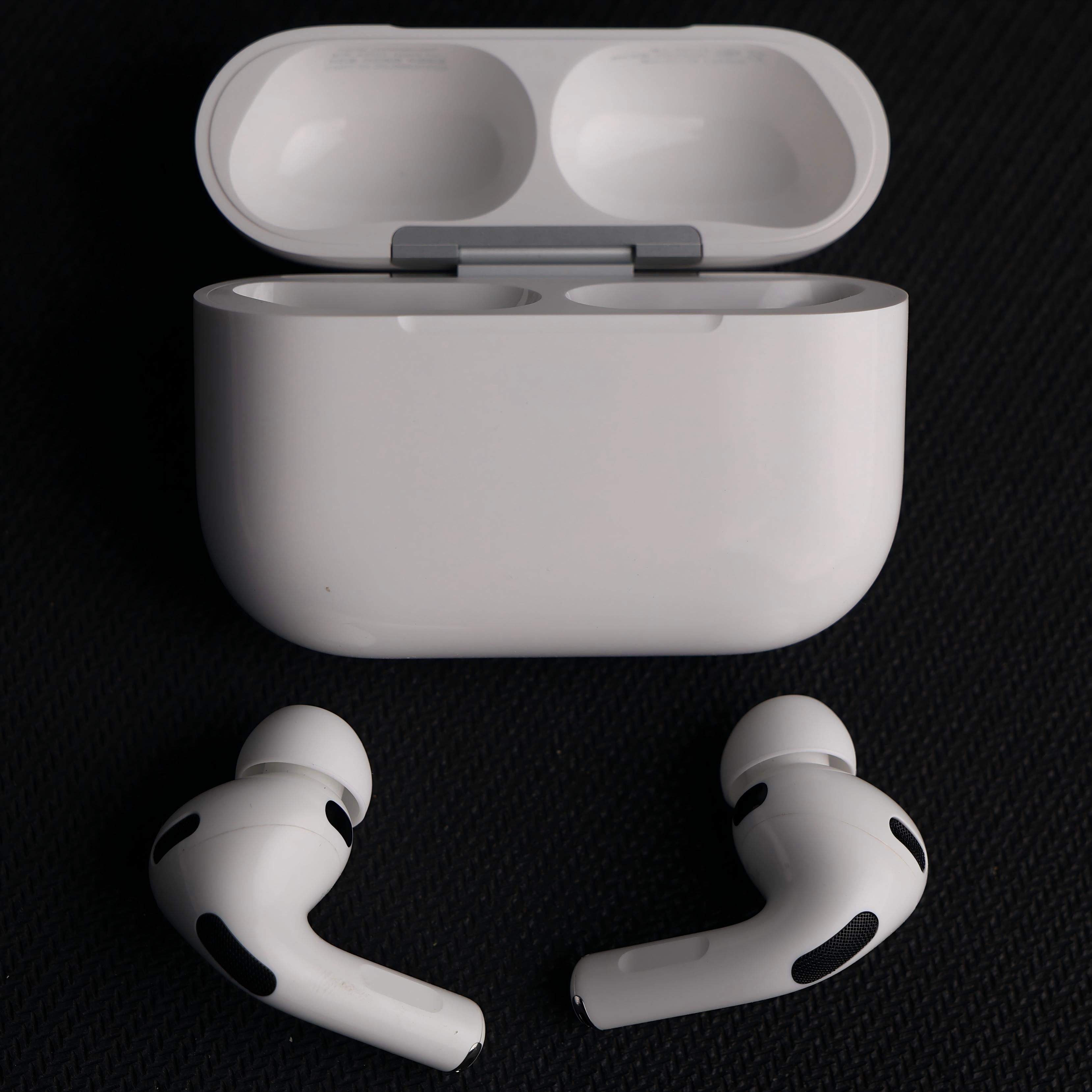 Original Used AirPods Pro 3 A3122 Charging Case Replacement – Genuine OEM Charging Case Only for A3063 A3064 A3065 Earbuds